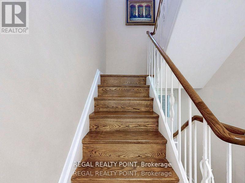 12 Fairway Heights Crescent, Markham, Ontario  L3T 1K2 - Photo 15 - N12588354