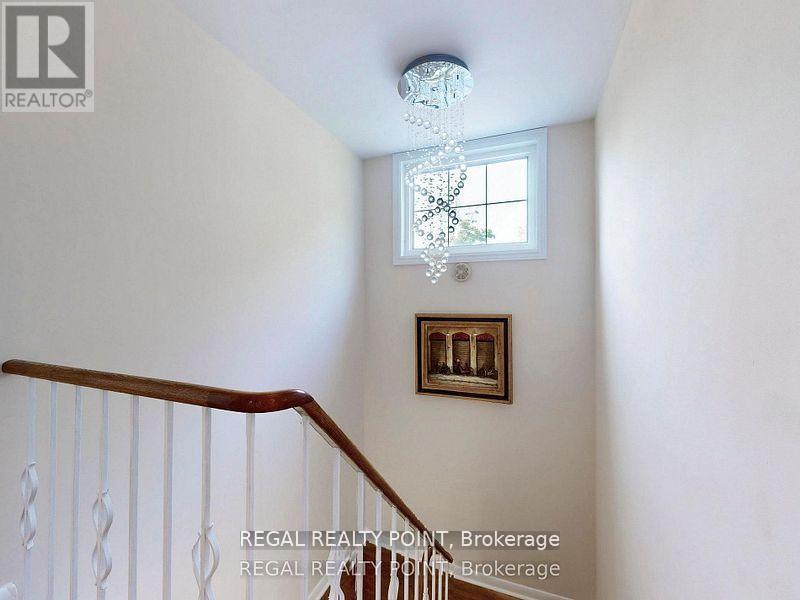 12 Fairway Heights Crescent, Markham, Ontario  L3T 1K2 - Photo 16 - N12588354