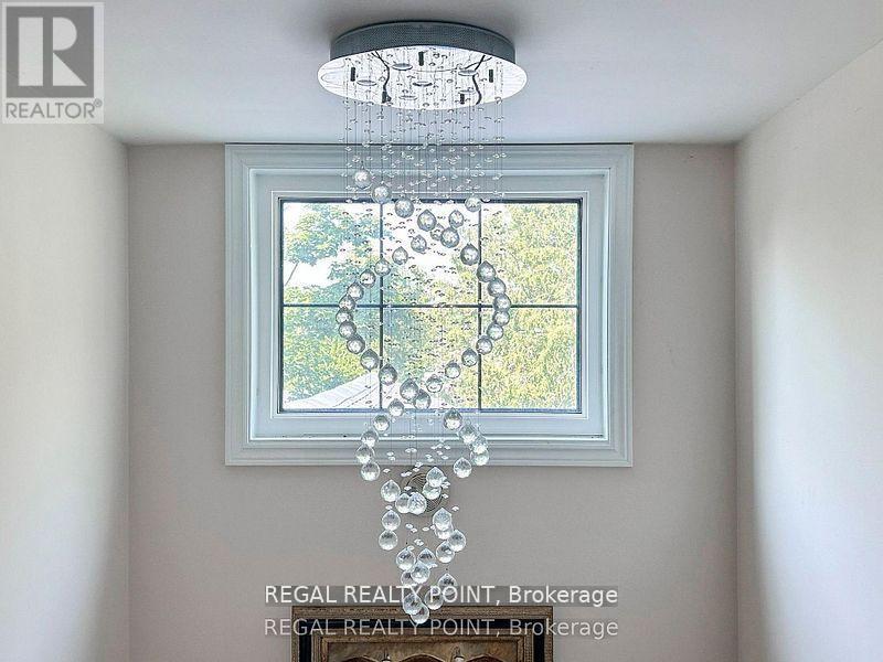 12 Fairway Heights Crescent, Markham, Ontario  L3T 1K2 - Photo 17 - N12588354