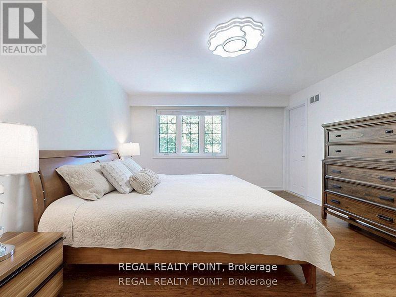 12 Fairway Heights Crescent, Markham, Ontario  L3T 1K2 - Photo 18 - N12588354