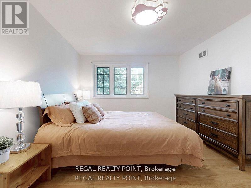 12 Fairway Heights Crescent, Markham, Ontario  L3T 1K2 - Photo 21 - N12588354