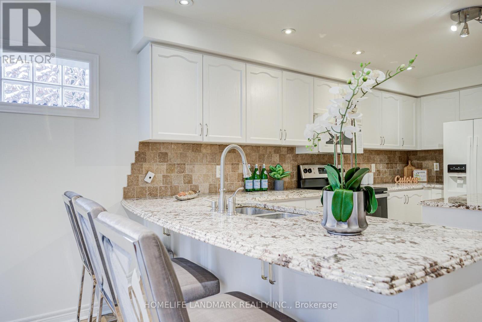 223 Deerglen Terrace, Aurora, Ontario  L4G 6Y5 - Photo 12 - N12588370