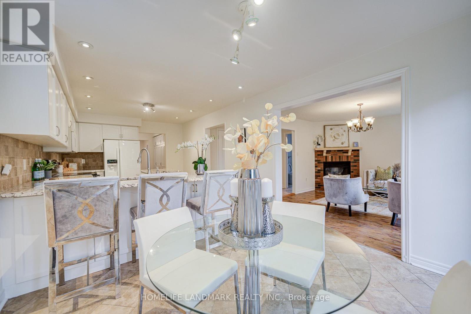 223 Deerglen Terrace, Aurora, Ontario  L4G 6Y5 - Photo 14 - N12588370