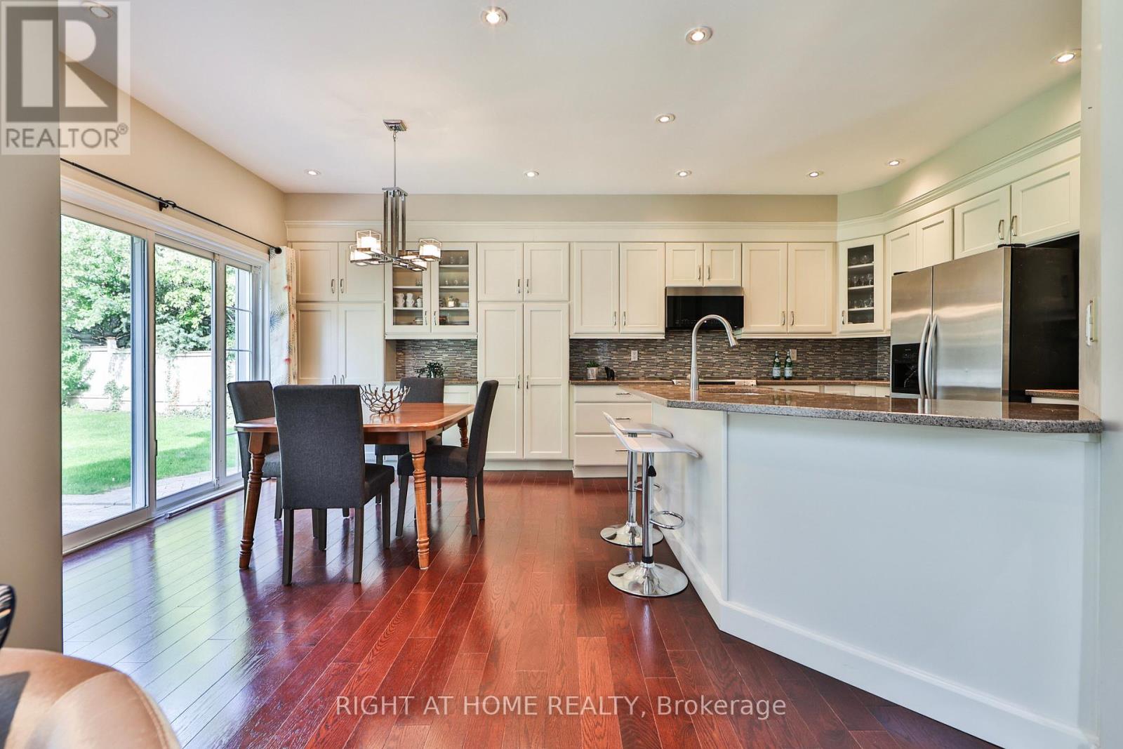 2435 Valley Forest Way, Oakville, Ontario  L6H 6W9 - Photo 10 - W12588366