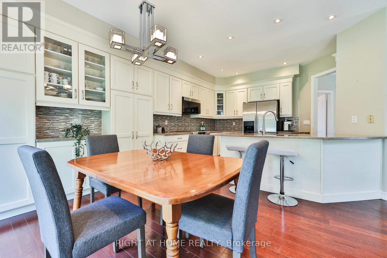 2435 Valley Forest Way, Oakville, Ontario  L6H 6W9 - Photo 11 - W12588366