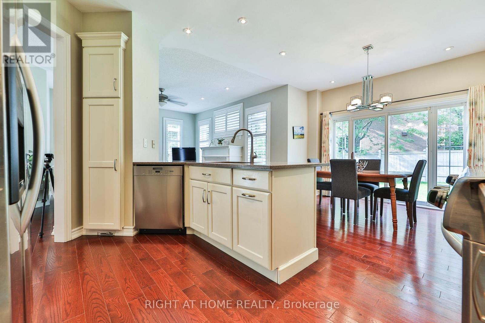 2435 Valley Forest Way, Oakville, Ontario  L6H 6W9 - Photo 14 - W12588366