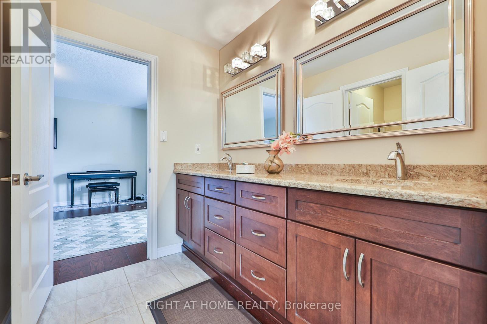 2435 Valley Forest Way, Oakville, Ontario  L6H 6W9 - Photo 34 - W12588366