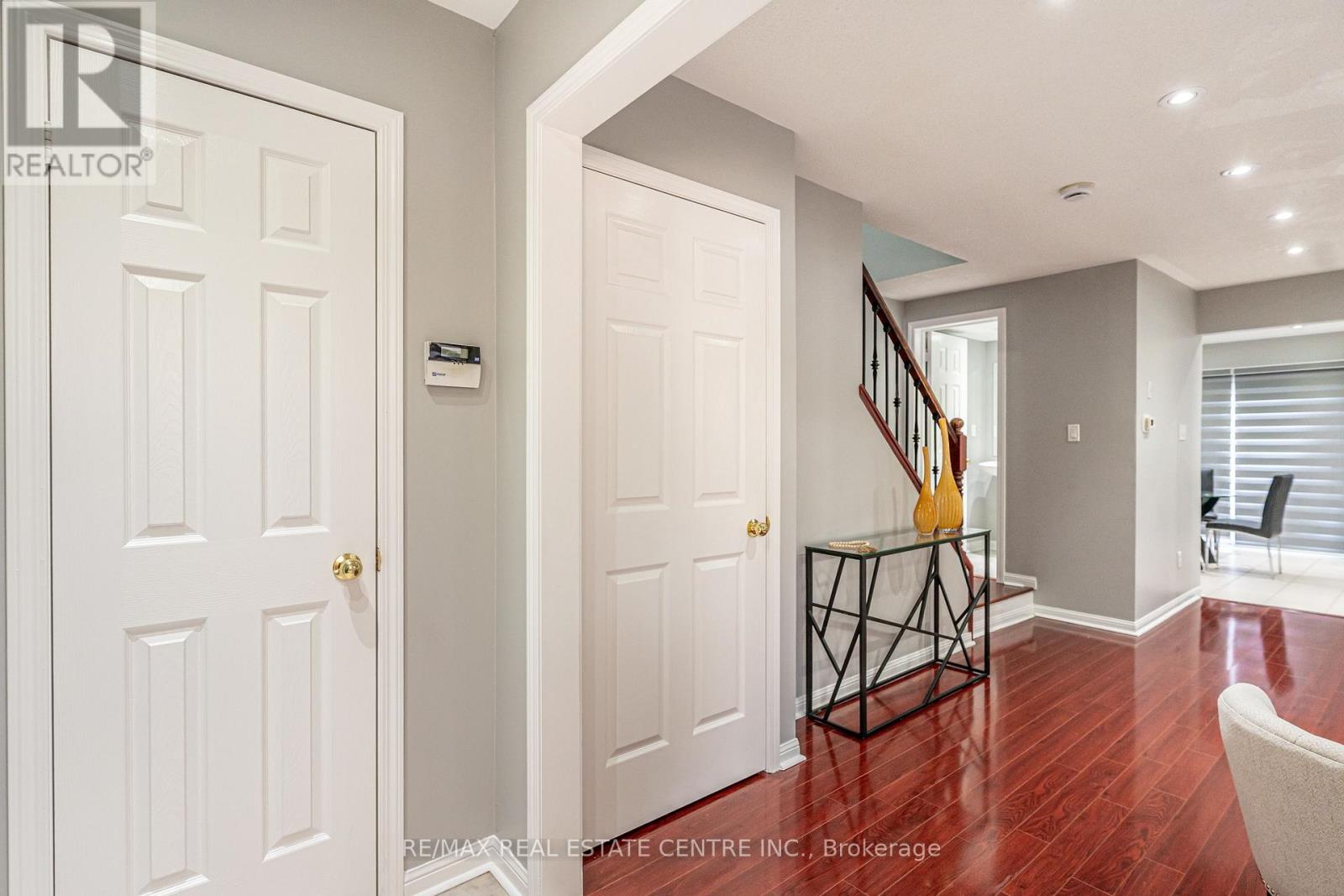 42 Brunswick Street, Brampton, Ontario  L6X 4Z9 - Photo 4 - W12588372