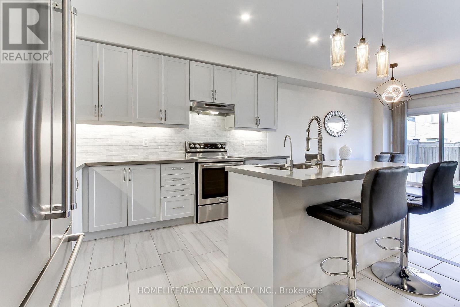 70 Lorne Thomas Place, New Tecumseth, Ontario  L9R 0V8 - Photo 11 - N12471089