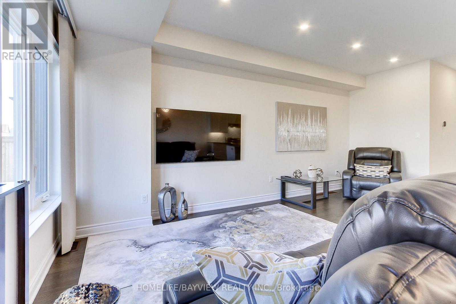 70 Lorne Thomas Place, New Tecumseth, Ontario  L9R 0V8 - Photo 14 - N12471089