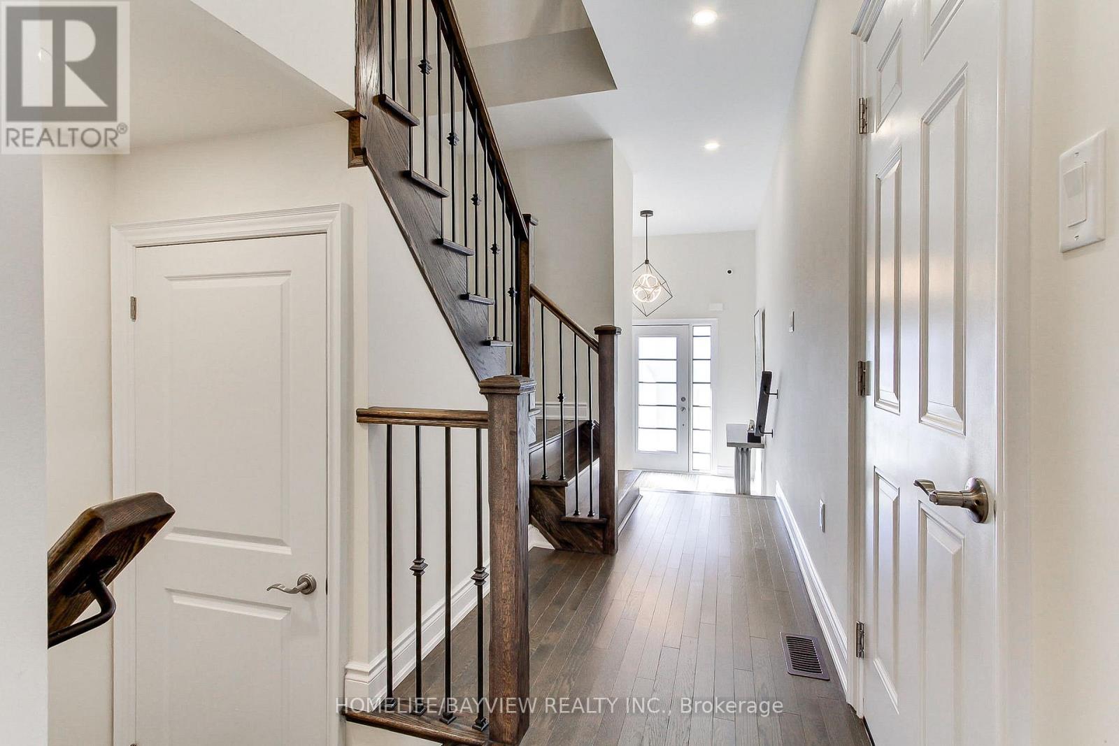 70 Lorne Thomas Place, New Tecumseth, Ontario  L9R 0V8 - Photo 4 - N12471089