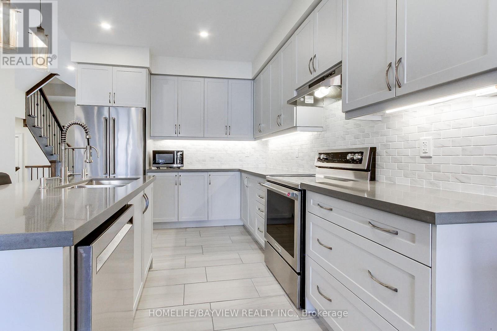 70 Lorne Thomas Place, New Tecumseth, Ontario  L9R 0V8 - Photo 6 - N12471089