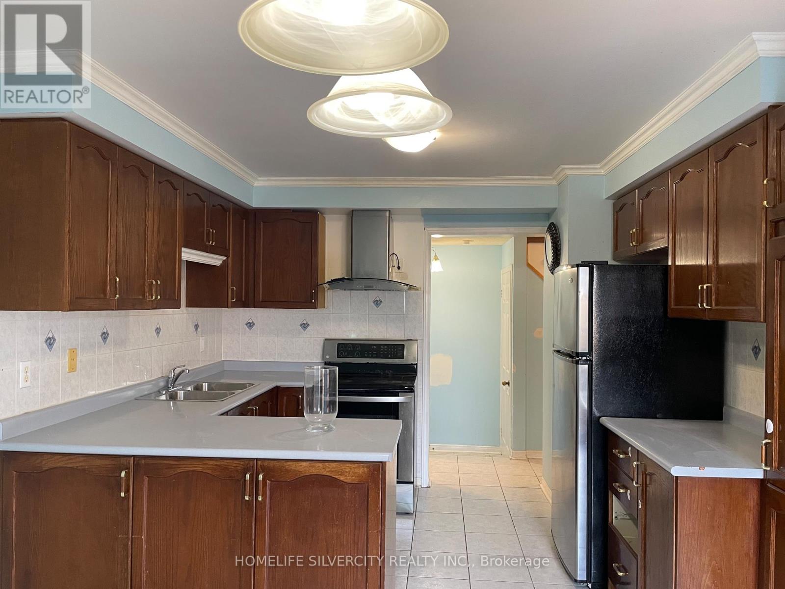 51 Morningmist Street, Brampton, Ontario  L6R 2A6 - Photo 4 - W12588382