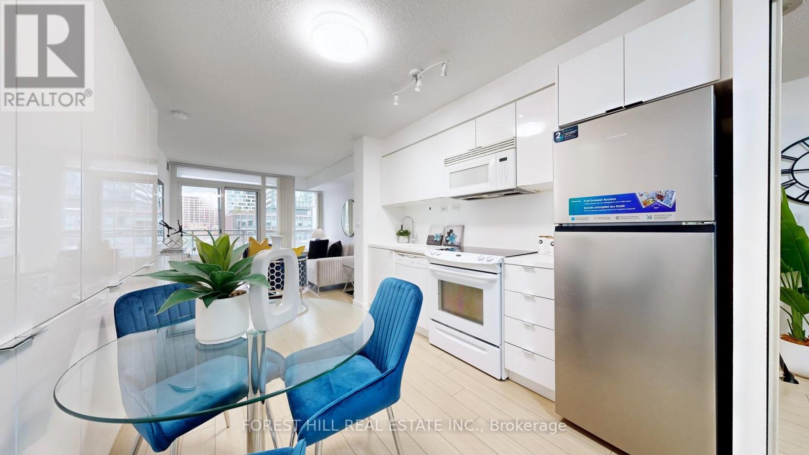 743 - 10 Capreol Court, Toronto, Ontario M5V 4B3 - Photo 6 - C12484964