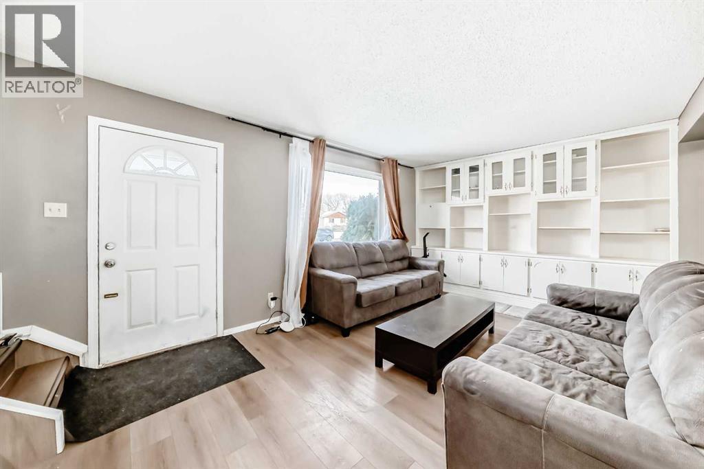 B1, 35 Nash, Red Deer, Alberta  T4P 1X9 - Photo 2 - A2273246