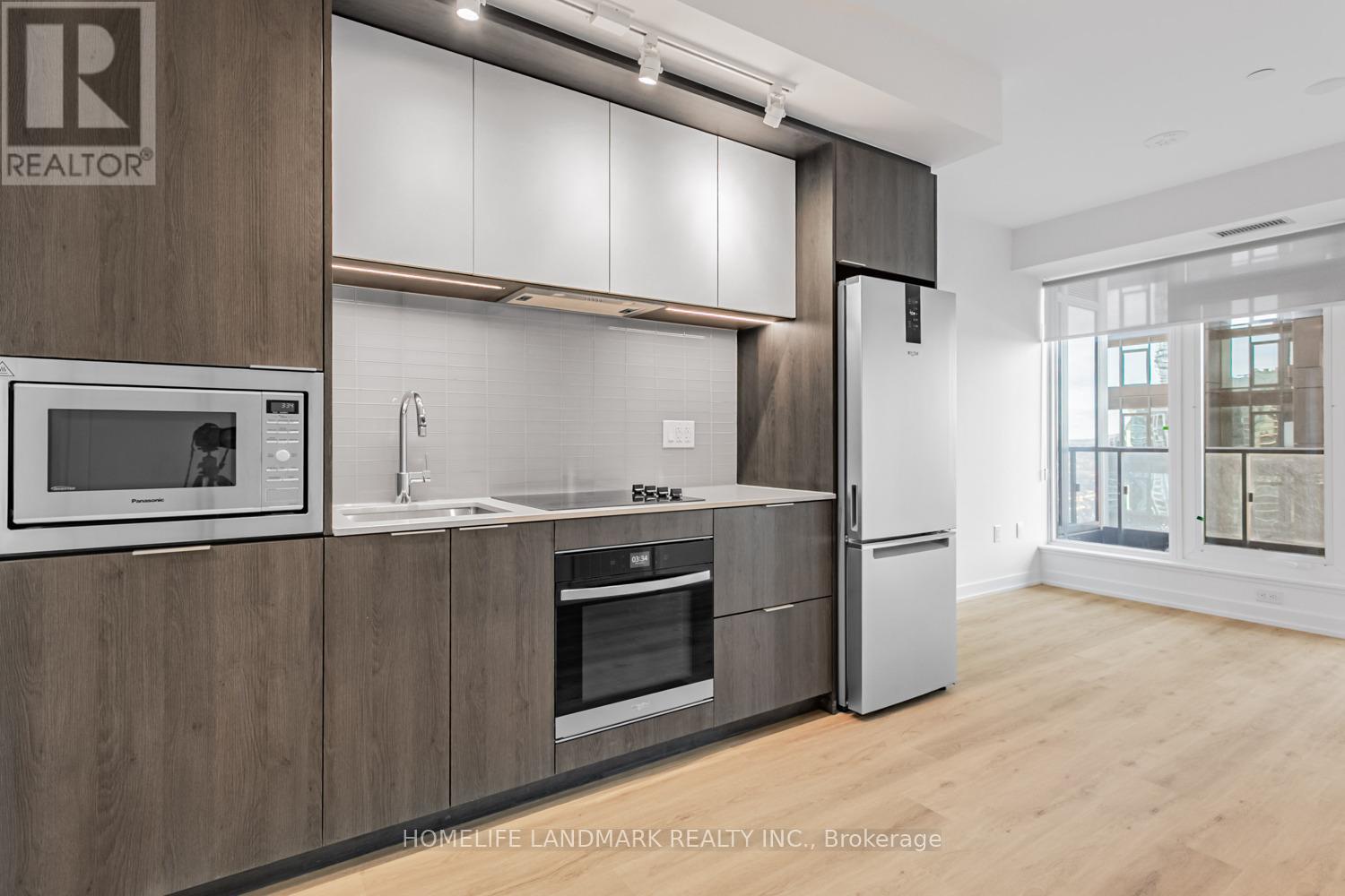 2612 - 395 Square One Drive, Mississauga, Ontario  L5B 0P6 - Photo 10 - W12588390