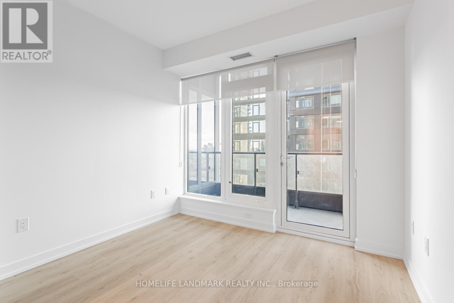 2612 - 395 Square One Drive, Mississauga, Ontario  L5B 0P6 - Photo 14 - W12588390