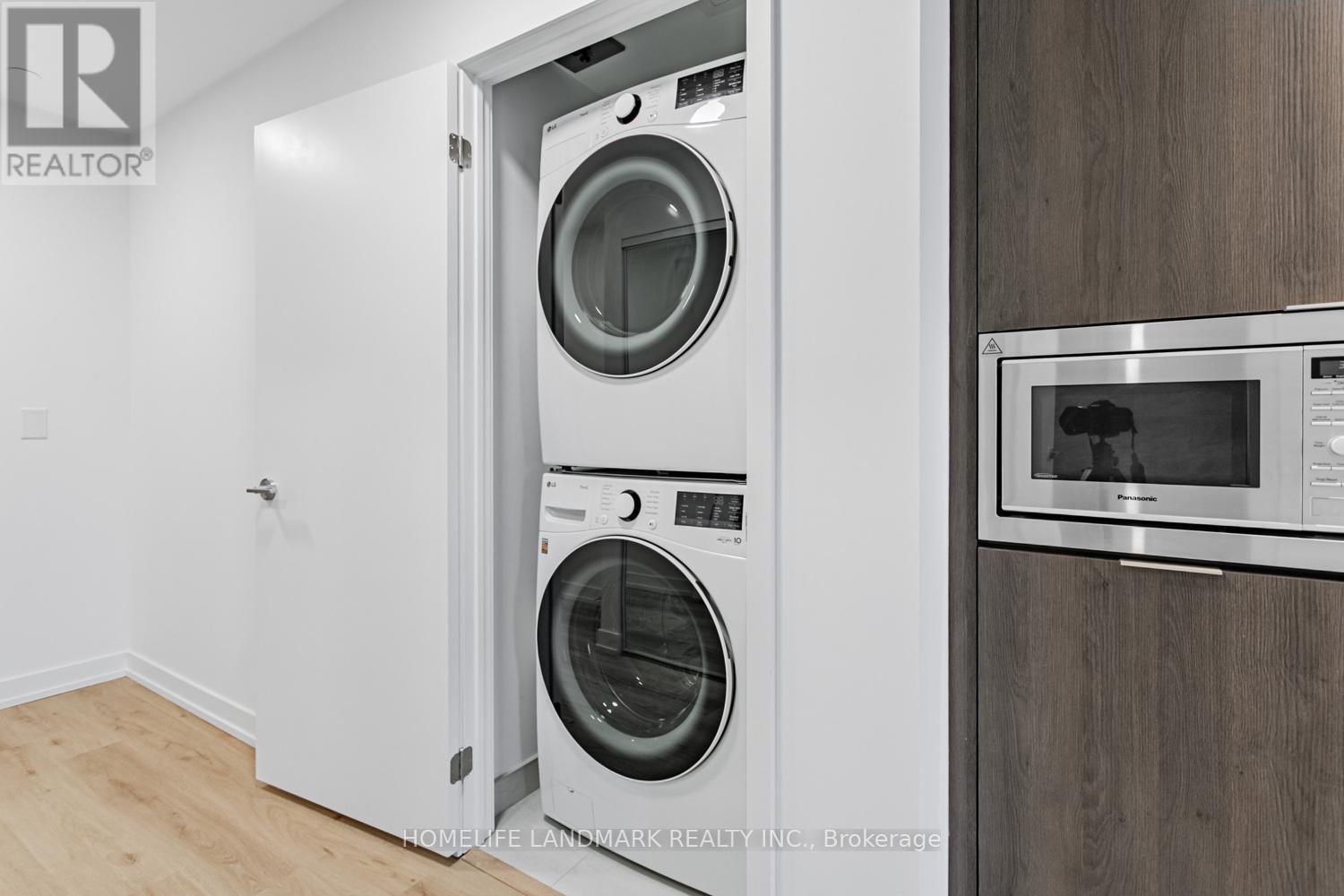 2612 - 395 Square One Drive, Mississauga, Ontario  L5B 0P6 - Photo 6 - W12588390