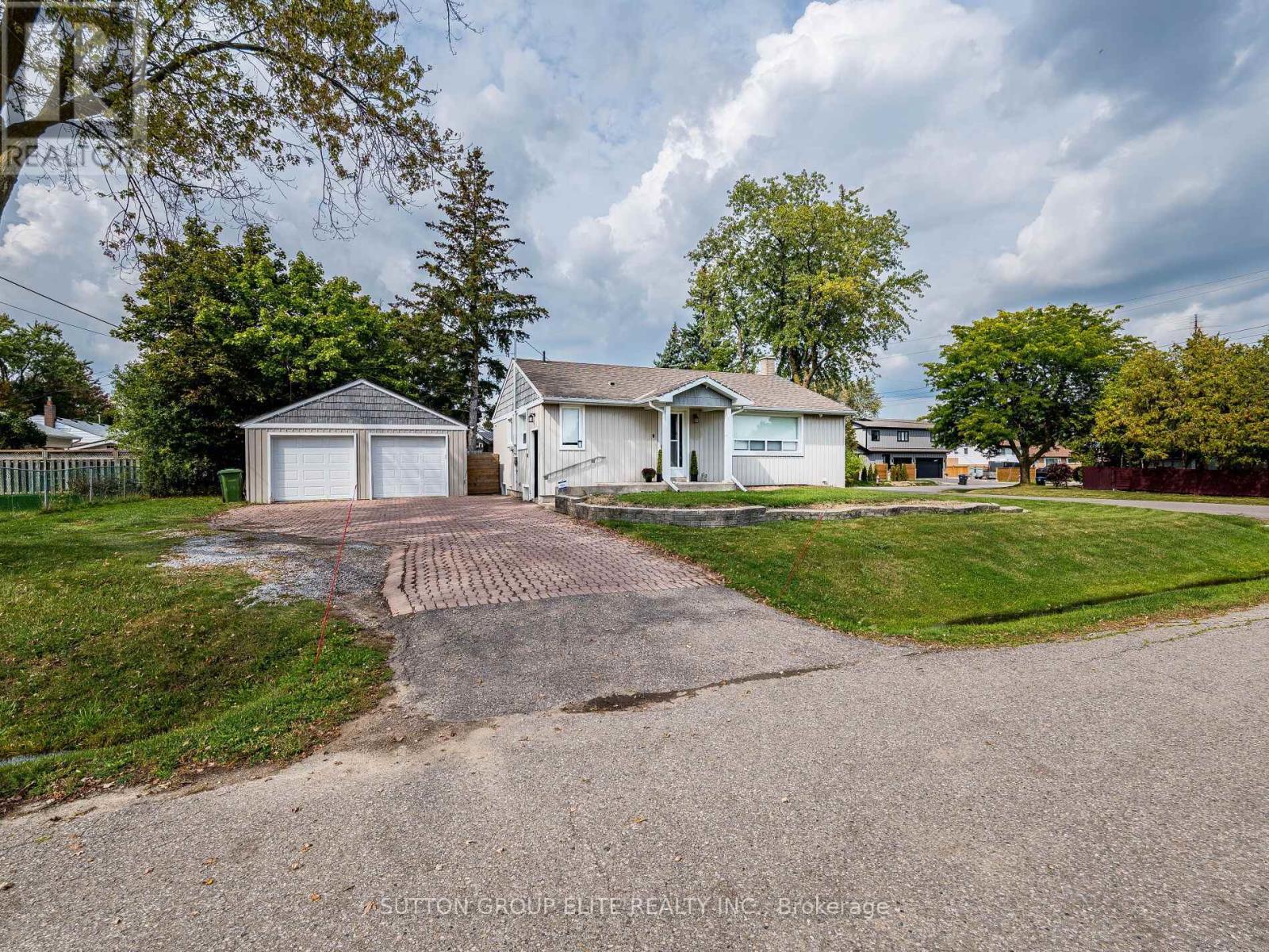 107 Martha Street W, Caledon, Ontario  L7E 4X5 - Photo 2 - W12588392