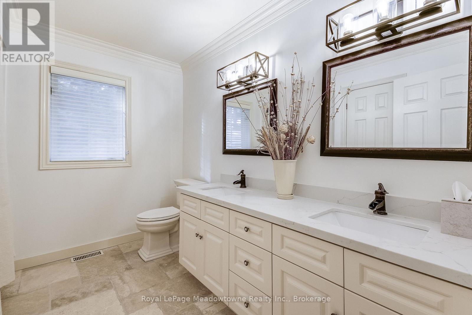 18 Parkshore Place, Hamilton, Ontario L0R 1H1 - Photo 31 - X12486727