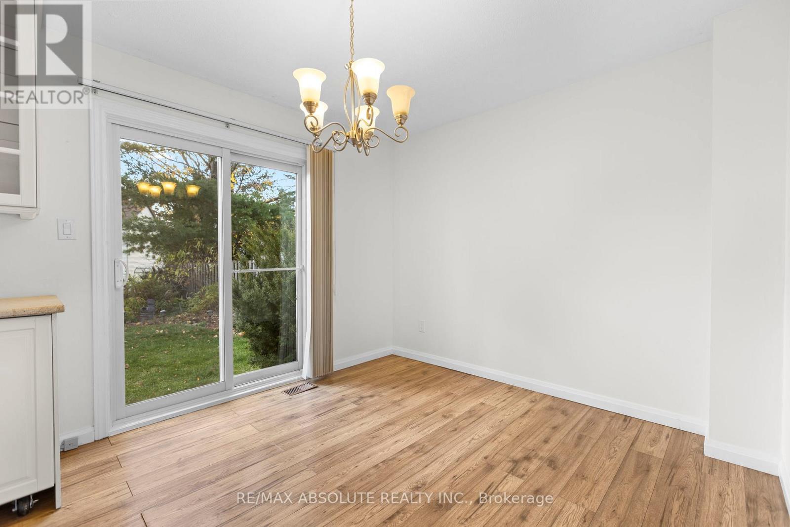 16 Melanie Crescent, Ottawa, Ontario  K2L 2E5 - Photo 10 - X12588402