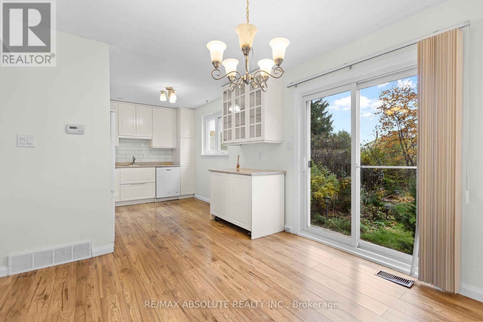 16 Melanie Crescent, Ottawa, Ontario  K2L 2E5 - Photo 11 - X12588402