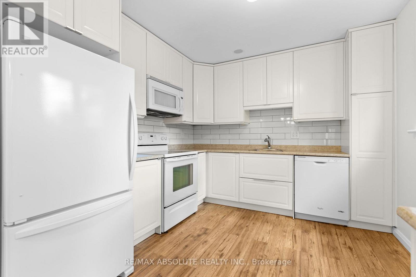 16 Melanie Crescent, Ottawa, Ontario  K2L 2E5 - Photo 8 - X12588402