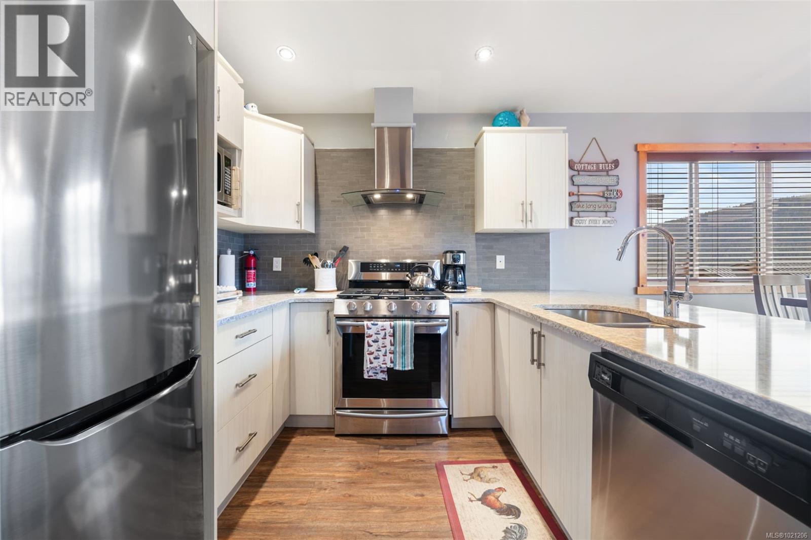 221 6596 Baird Rd, Port Renfrew, British Columbia  V0S 1K0 - Photo 14 - 1021206