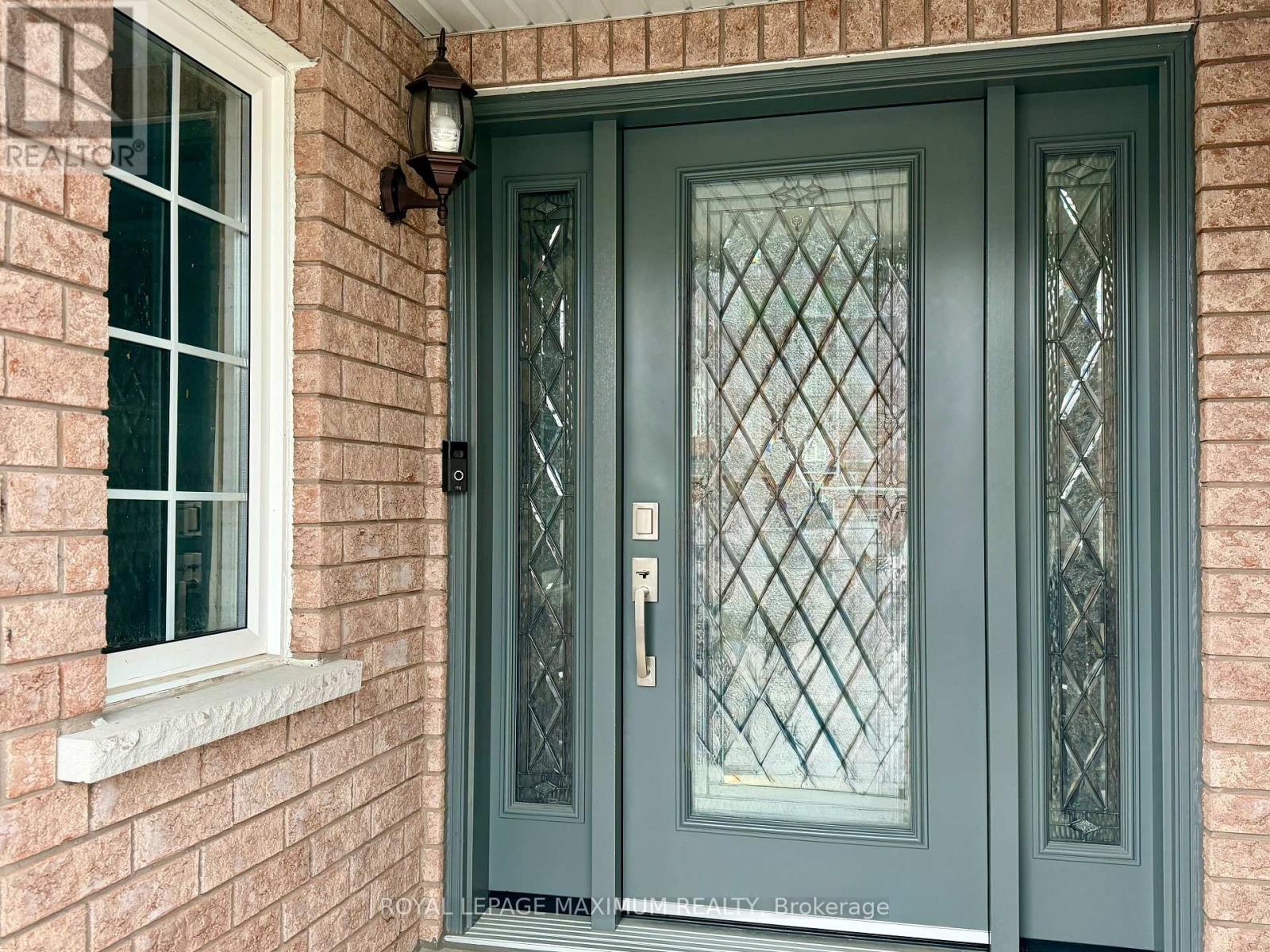 179 Warwick Crescent, Newmarket, Ontario  L3X 2S3 - Photo 2 - N12518476