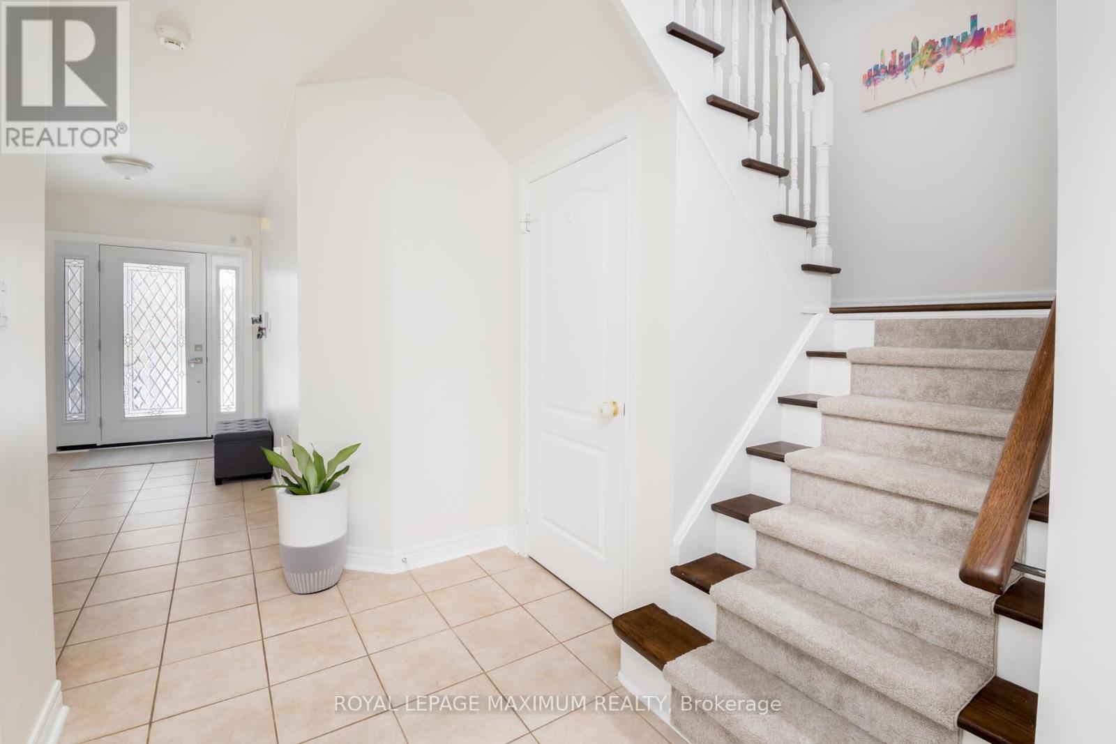 179 Warwick Crescent, Newmarket, Ontario  L3X 2S3 - Photo 9 - N12518476