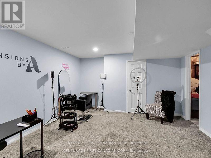 132 Sandy Street, London South, Ontario  N5Z 2C7 - Photo 23 - X12588420