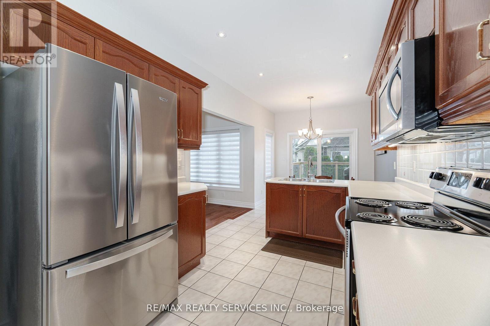 3 Tuscany Lane, Brampton, Ontario  L6R 1W5 - Photo 13 - W12588412