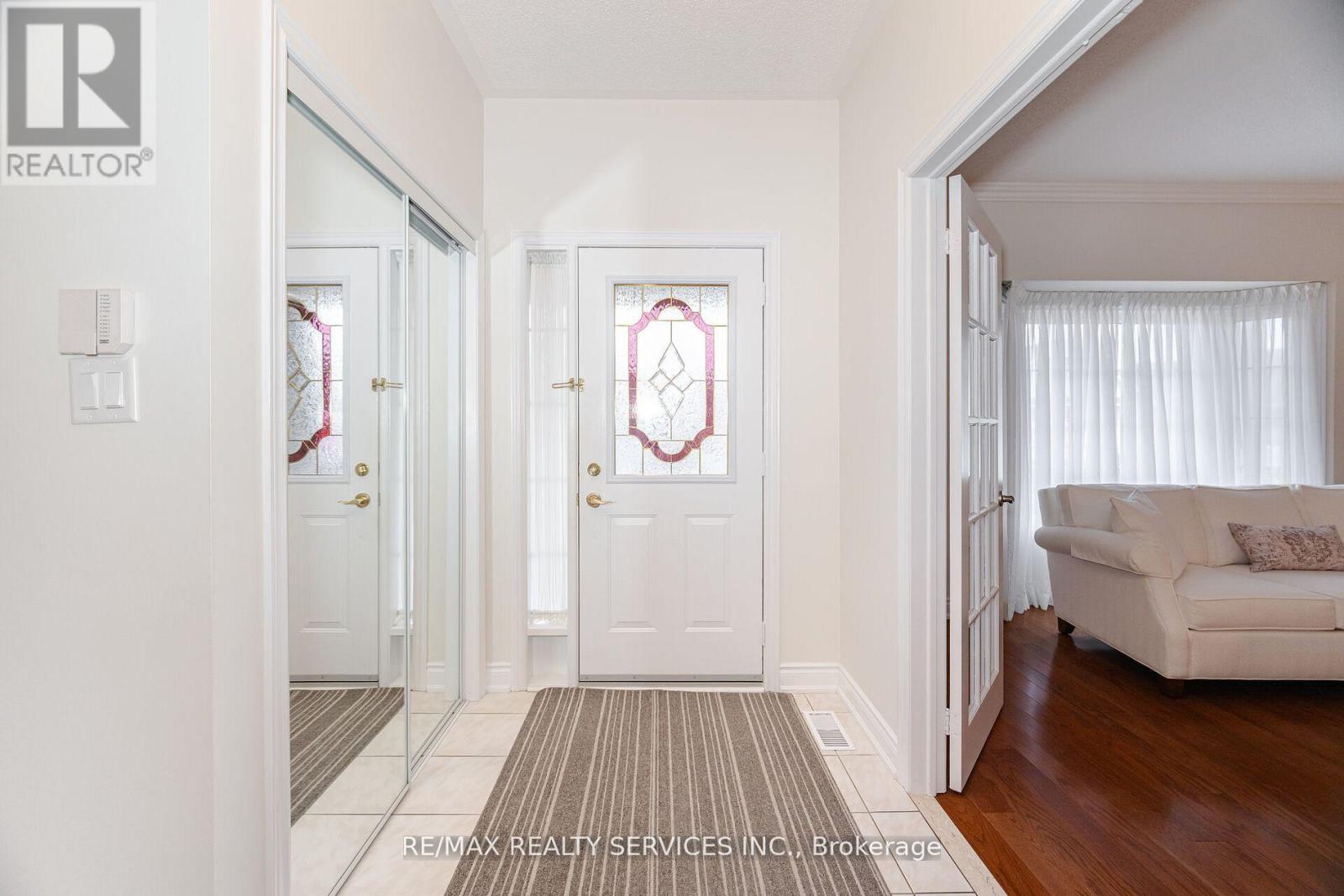 3 Tuscany Lane, Brampton, Ontario  L6R 1W5 - Photo 3 - W12588412