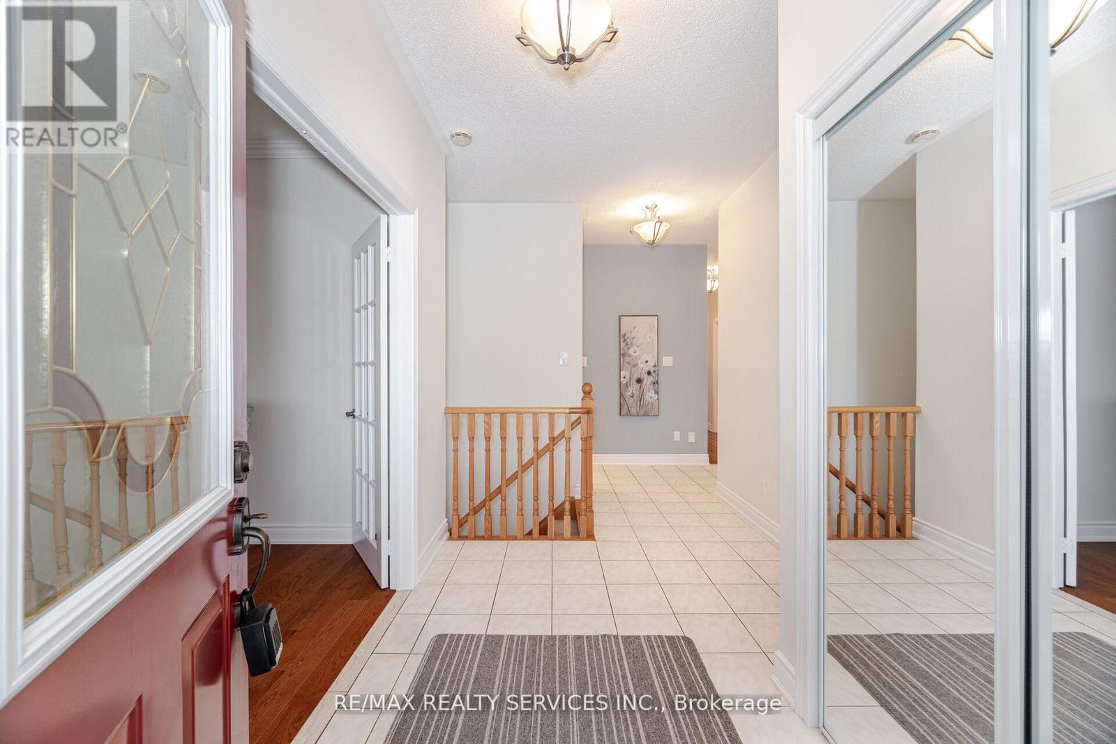 3 Tuscany Lane, Brampton, Ontario  L6R 1W5 - Photo 4 - W12588412