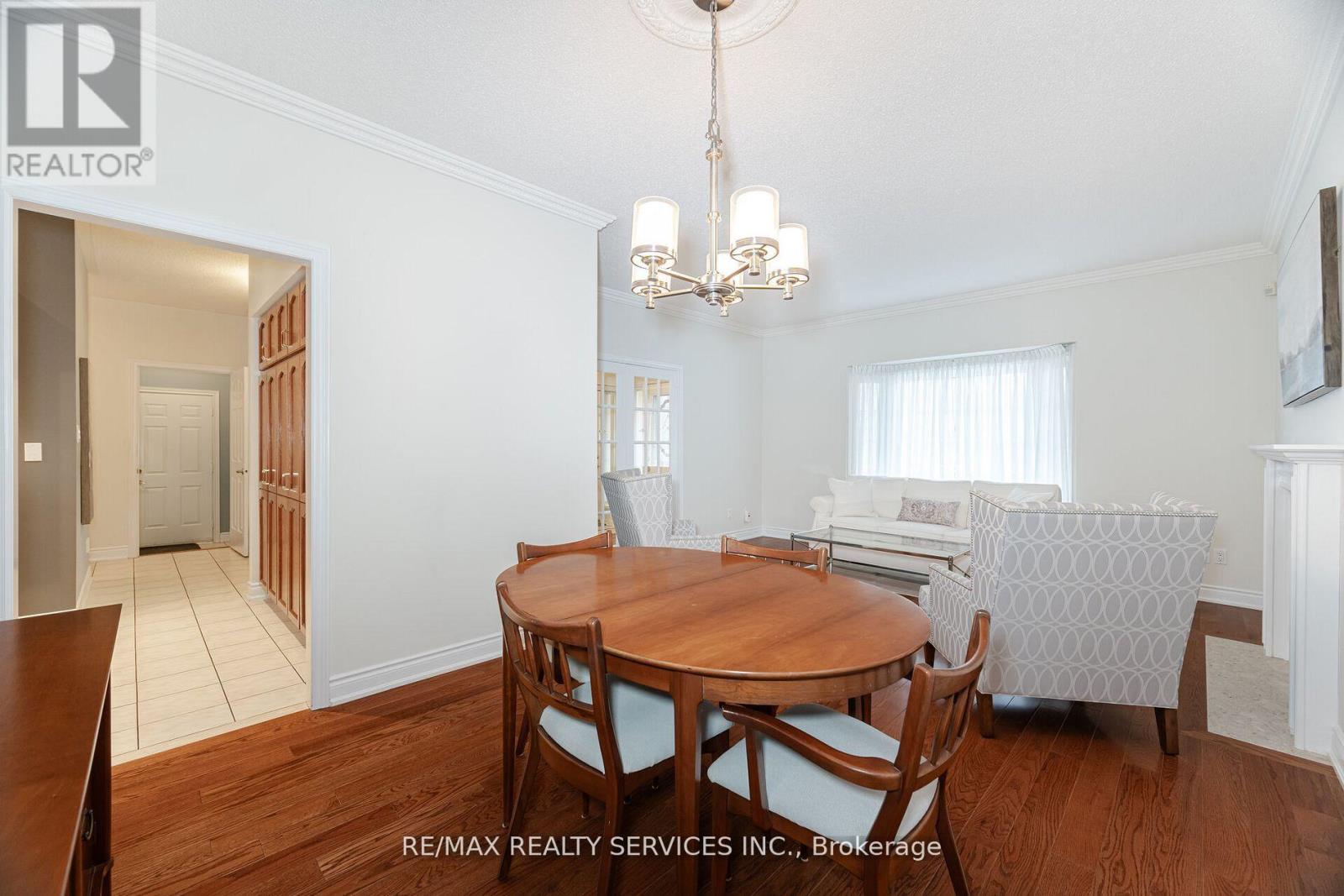 3 Tuscany Lane, Brampton, Ontario  L6R 1W5 - Photo 8 - W12588412