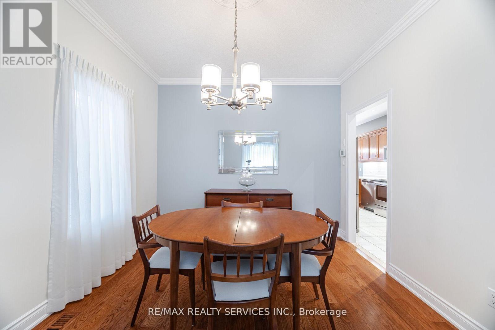 3 Tuscany Lane, Brampton, Ontario  L6R 1W5 - Photo 9 - W12588412