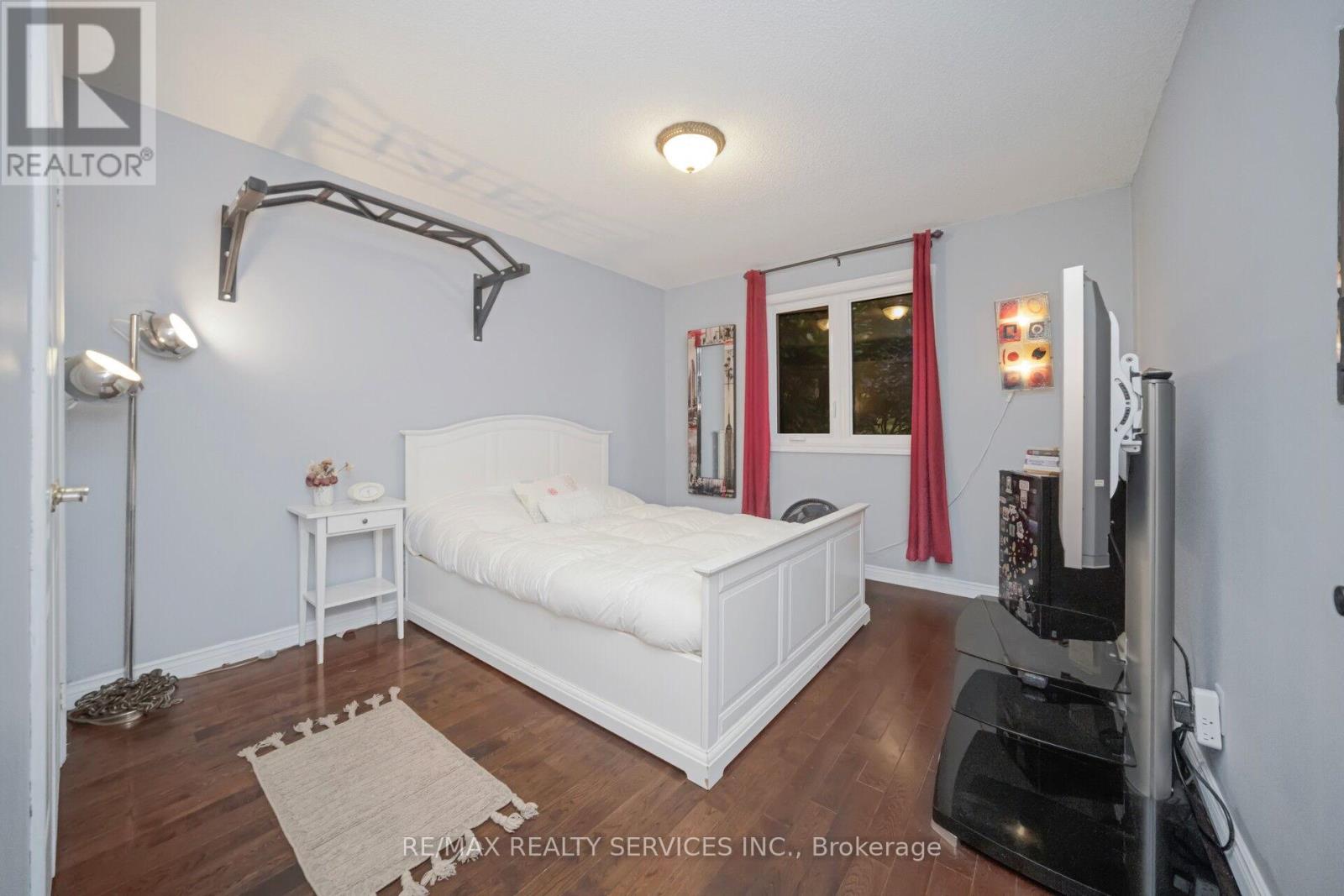 74 Leeward Drive N, Brampton, Ontario  L6S 5V8 - Photo 21 - W12588434