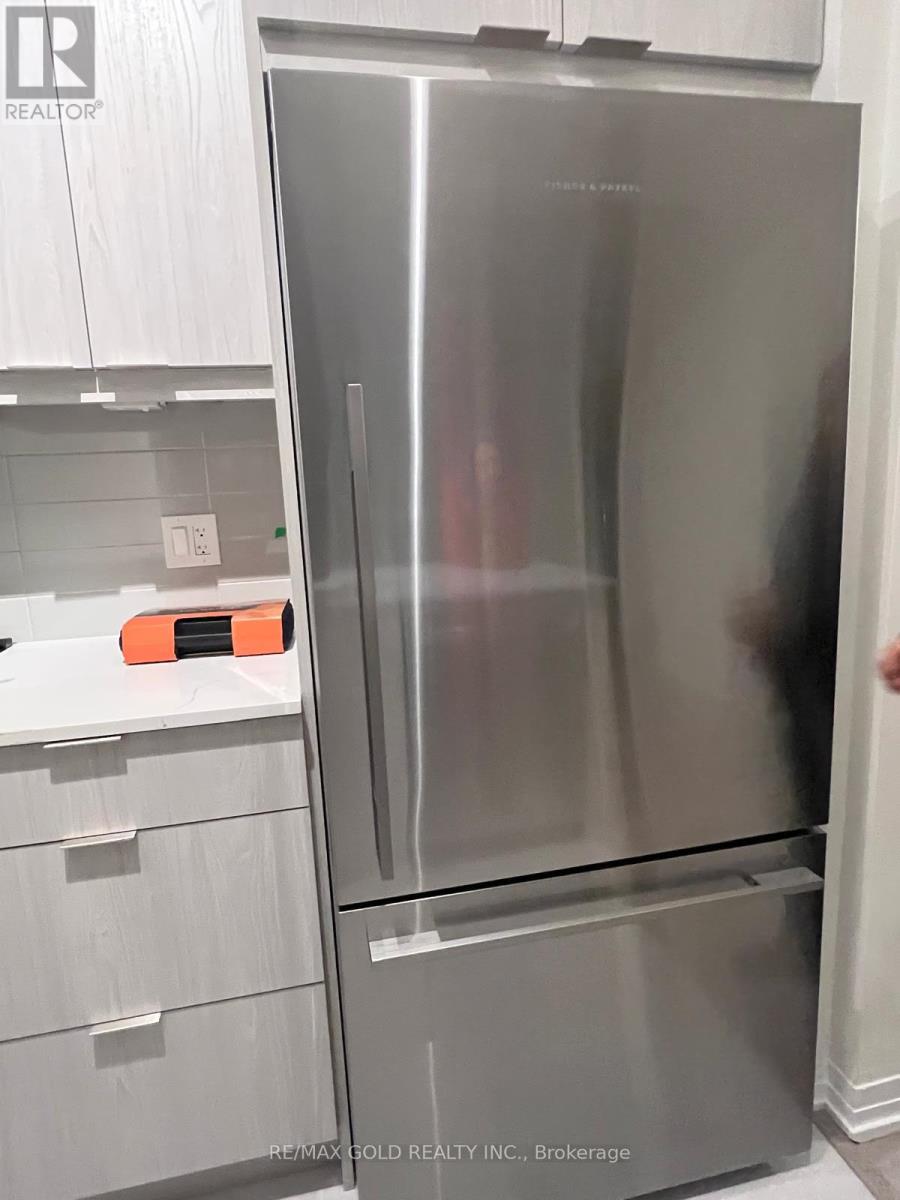 3209 - 15 Watergarden Drive, Mississauga, Ontario  L5R 0H4 - Photo 3 - W12588438