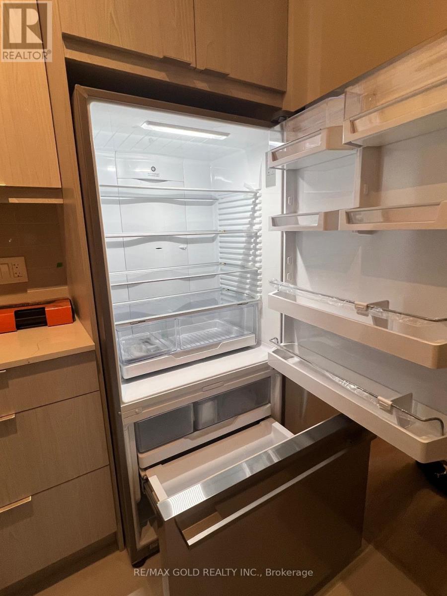 3209 - 15 Watergarden Drive, Mississauga, Ontario  L5R 0H4 - Photo 5 - W12588438