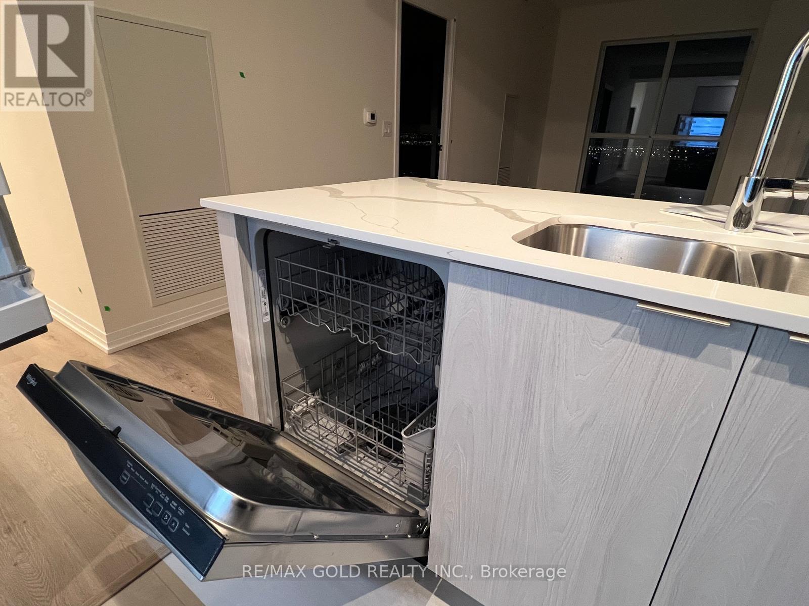 3209 - 15 Watergarden Drive, Mississauga, Ontario  L5R 0H4 - Photo 9 - W12588438