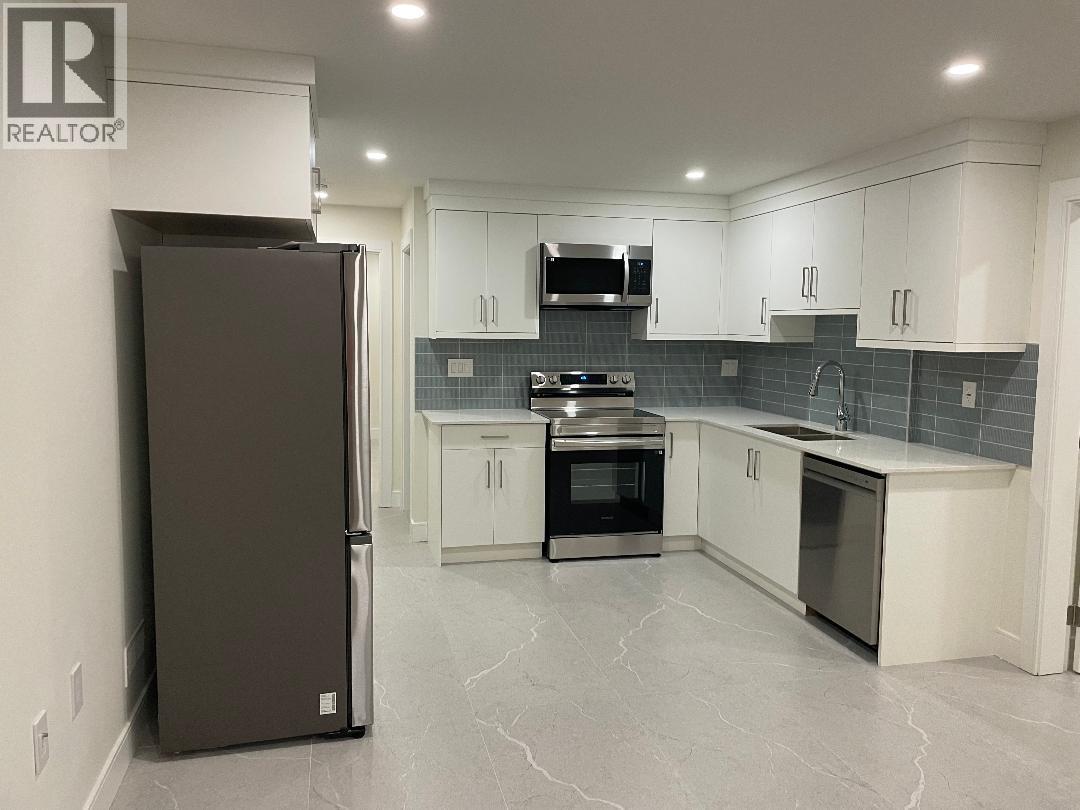 452 16 Street East Street, North Vancouver, British Columbia  V7R 2T5 - Photo 3 - R3071036