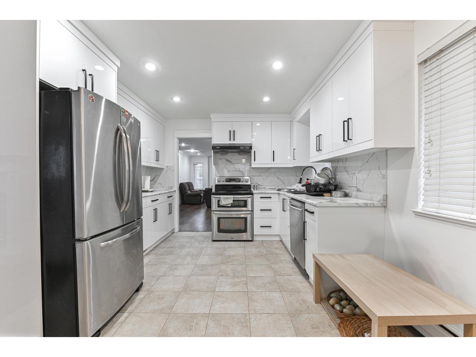 31344 Ridgeview Drive, Abbotsford, British Columbia  V2T 6B3 - Photo 2 - R3066501