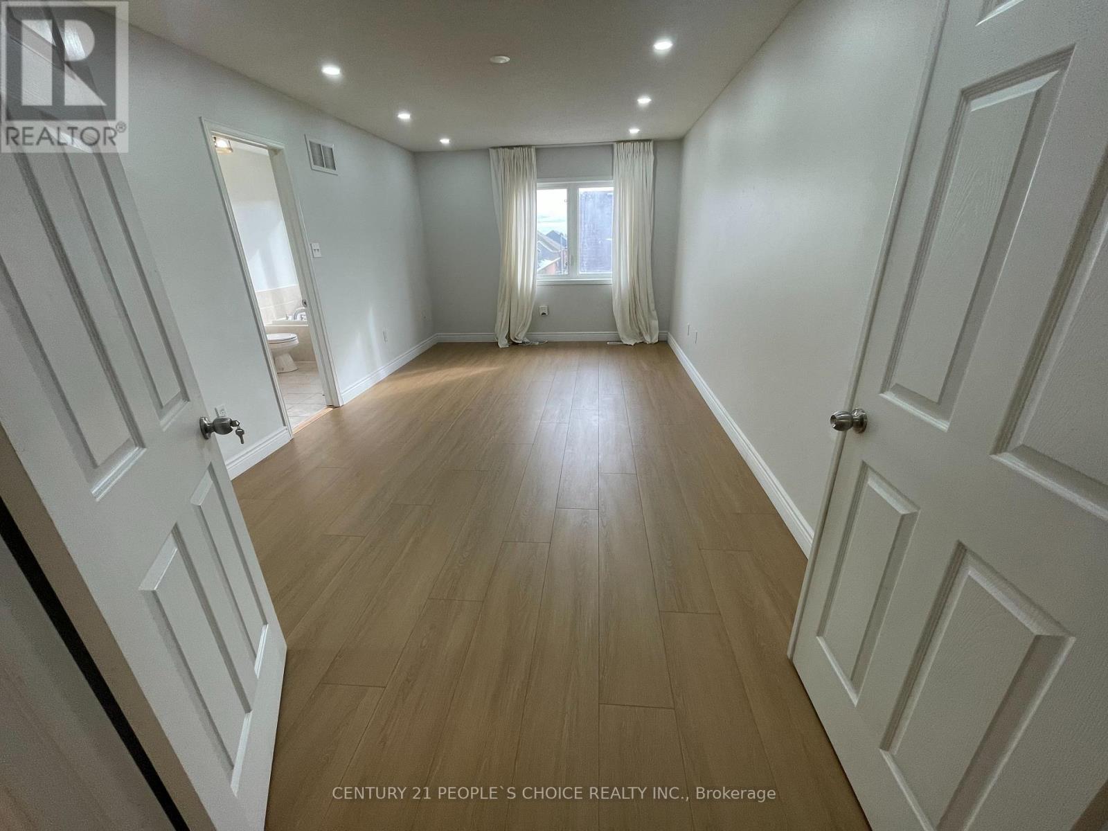 51 Portrush Trail, Brampton, Ontario L6X 0R2 - Photo 21 - W12563190