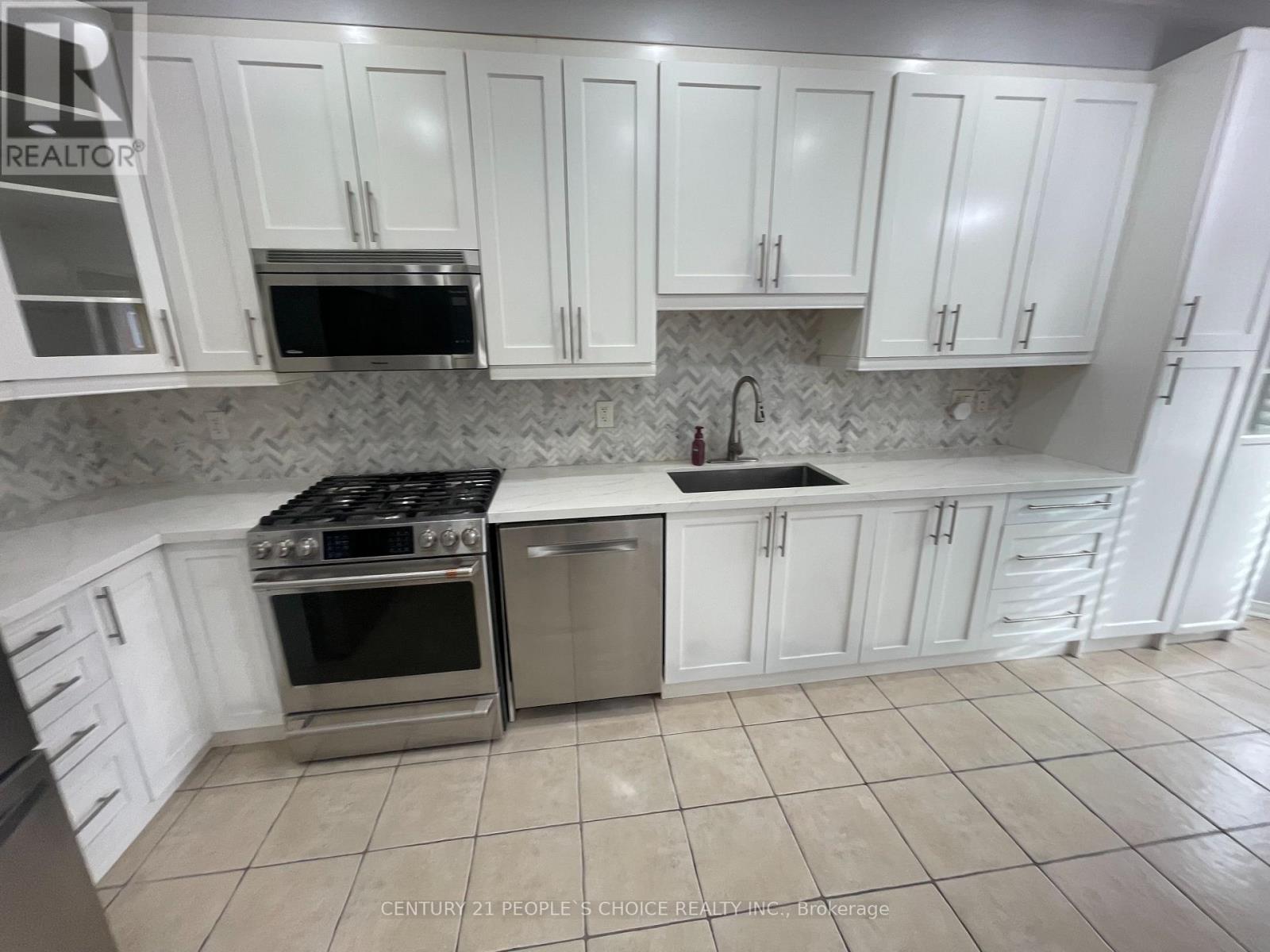 51 Portrush Trail, Brampton, Ontario L6X 0R2 - Photo 32 - W12563190