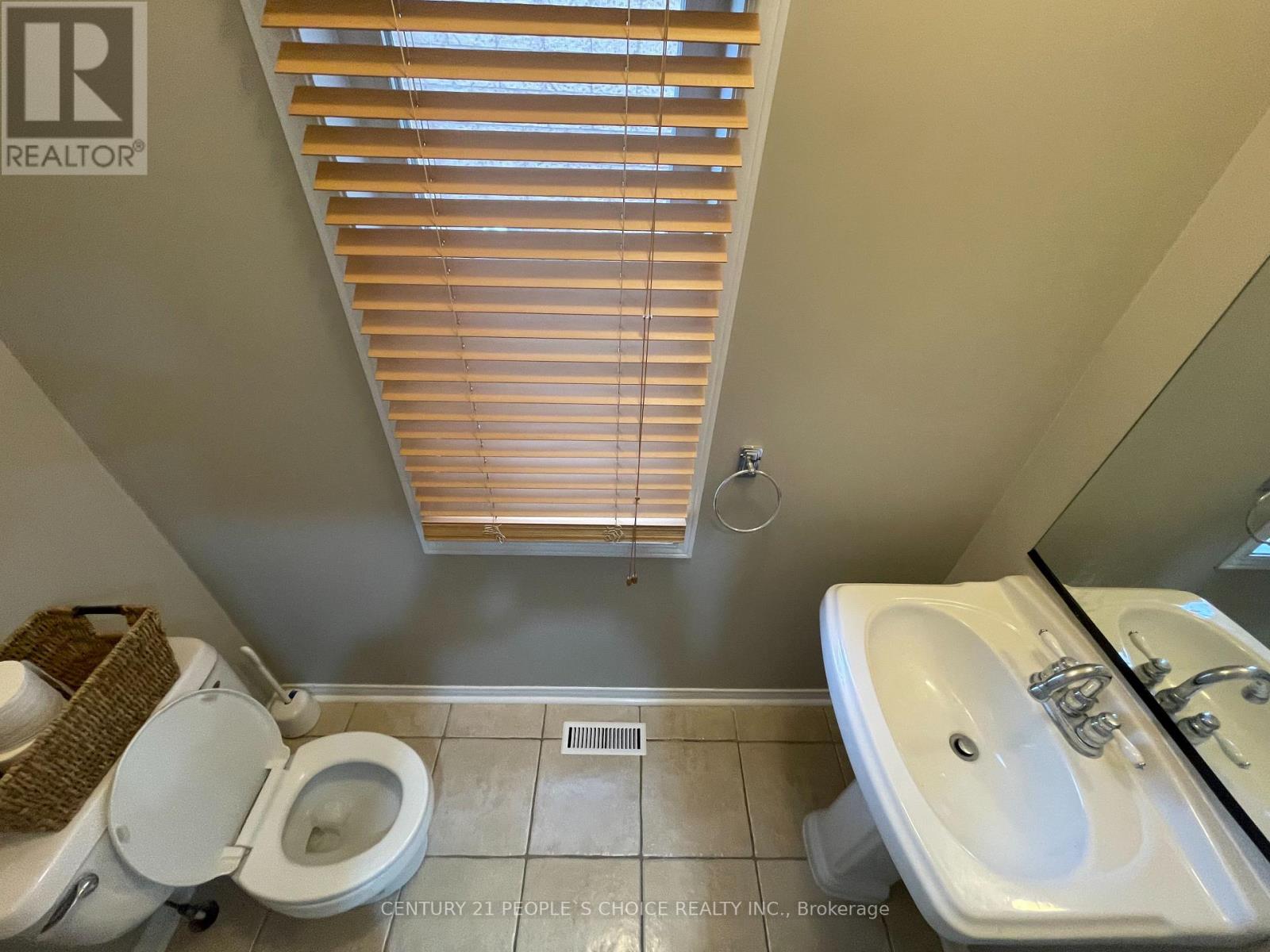 51 Portrush Trail, Brampton, Ontario L6X 0R2 - Photo 36 - W12563190