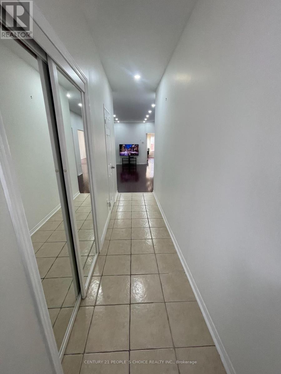 51 Portrush Trail, Brampton, Ontario L6X 0R2 - Photo 24 - W12563190