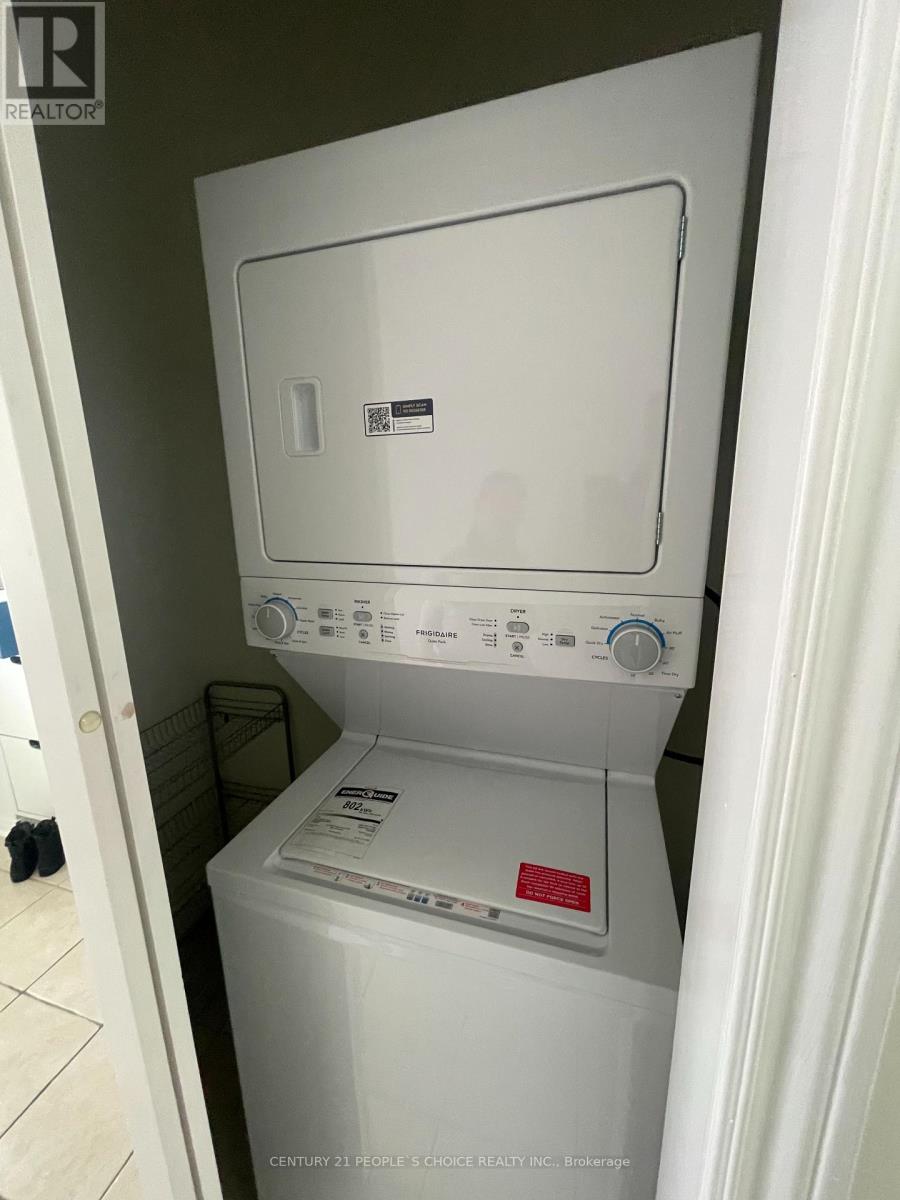 51 Portrush Trail, Brampton, Ontario L6X 0R2 - Photo 38 - W12563190