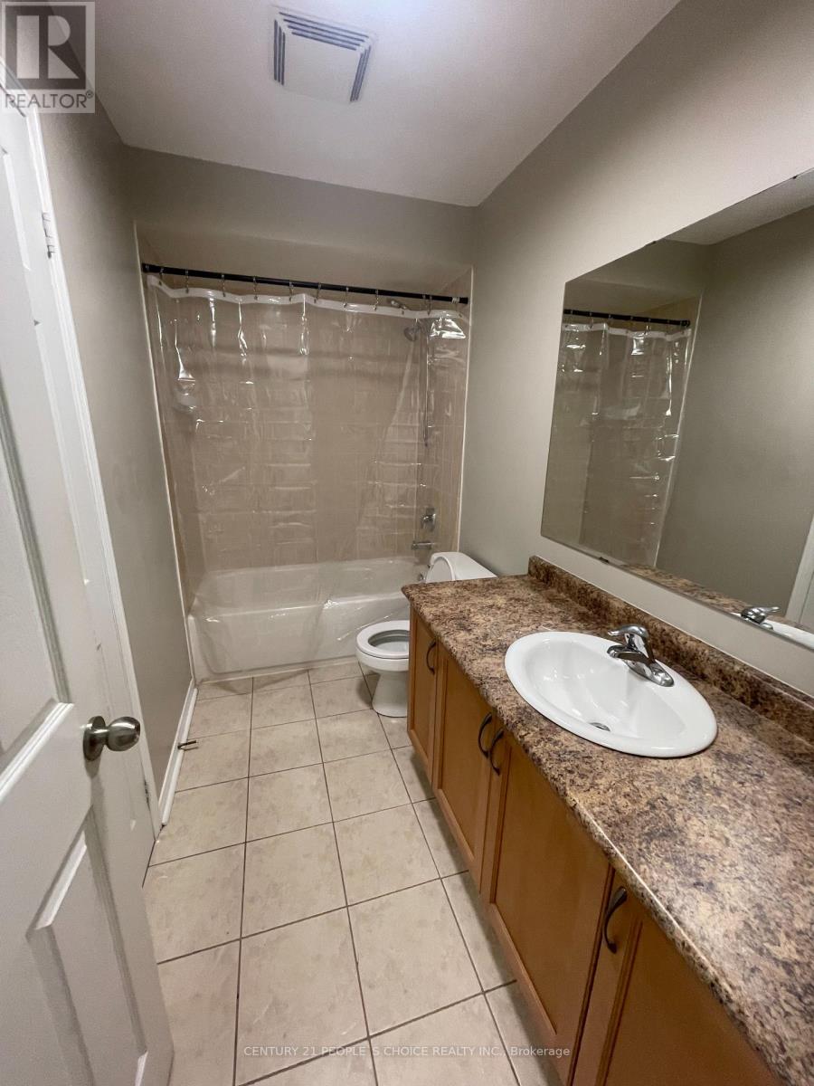 51 Portrush Trail, Brampton, Ontario L6X 0R2 - Photo 10 - W12563190