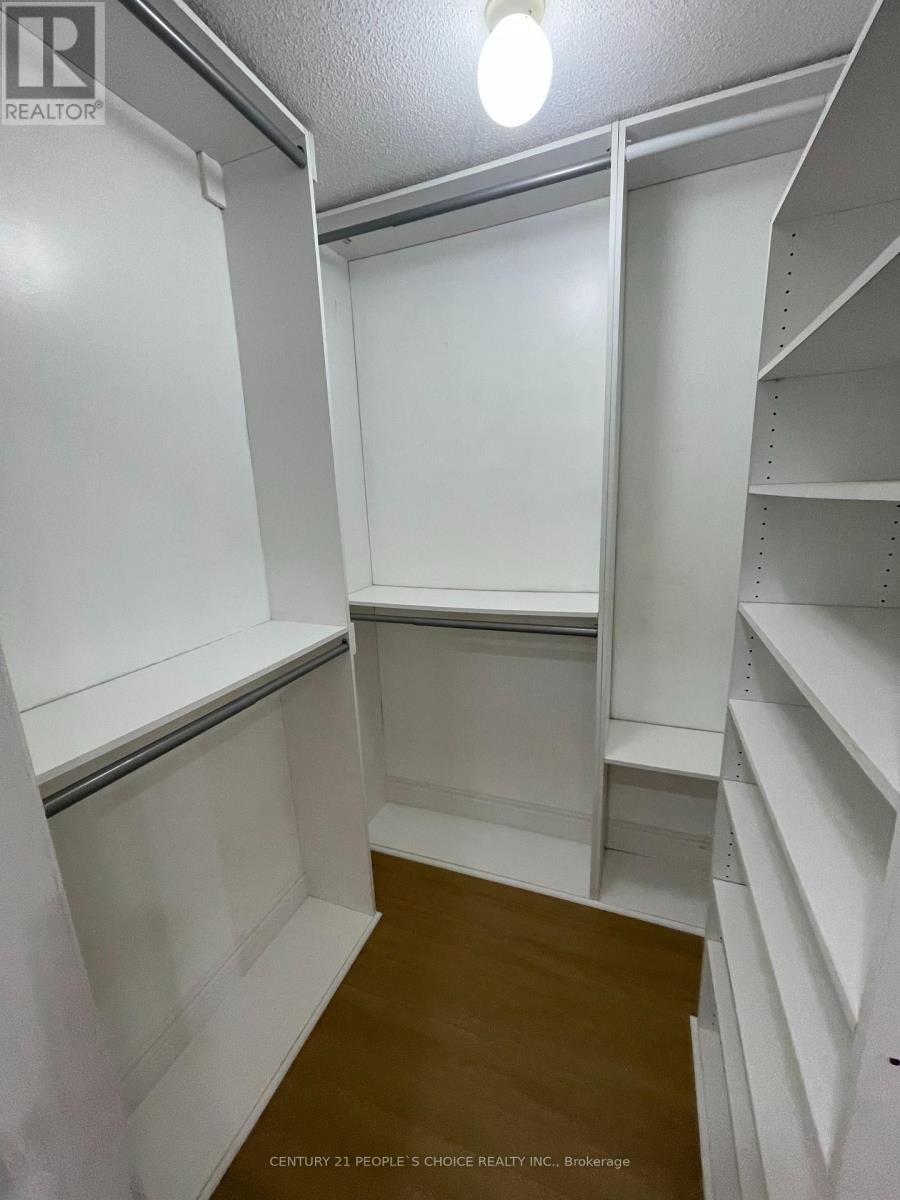 51 Portrush Trail, Brampton, Ontario L6X 0R2 - Photo 5 - W12563190