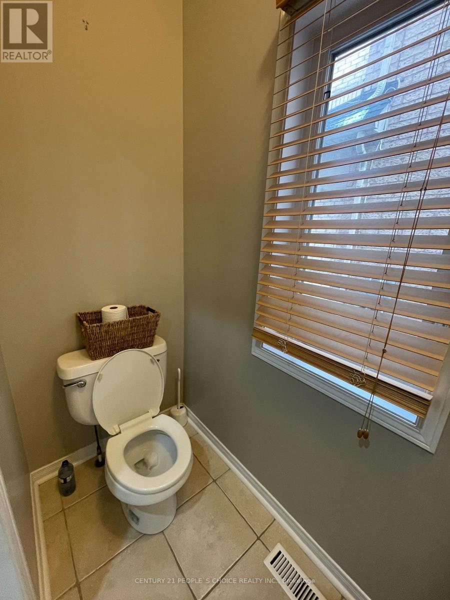 51 Portrush Trail, Brampton, Ontario L6X 0R2 - Photo 37 - W12563190